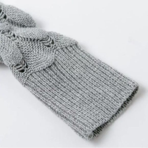 Gray Turtleneck Textured Scallop Knit Sweater - Picture 5 of 7